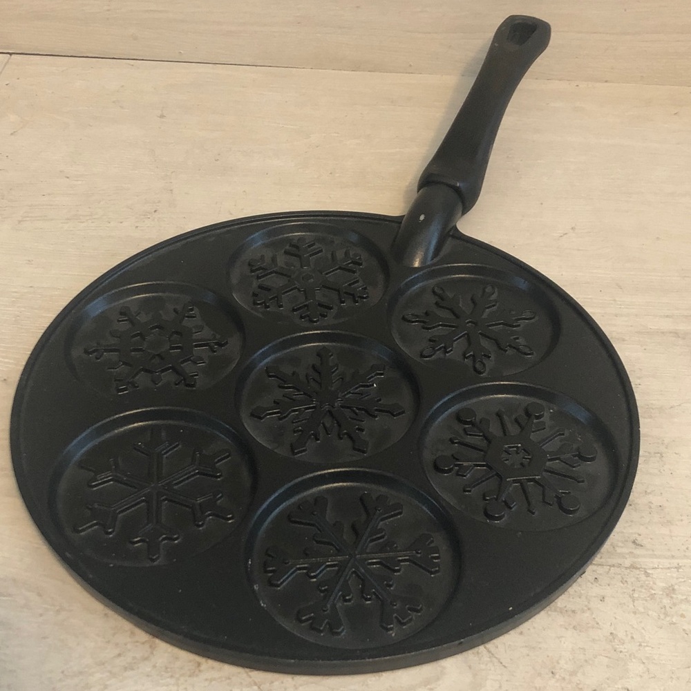 Nordic Ware (7) 3” Snowflake Pancakes on 10.5” Griddle Please Read
